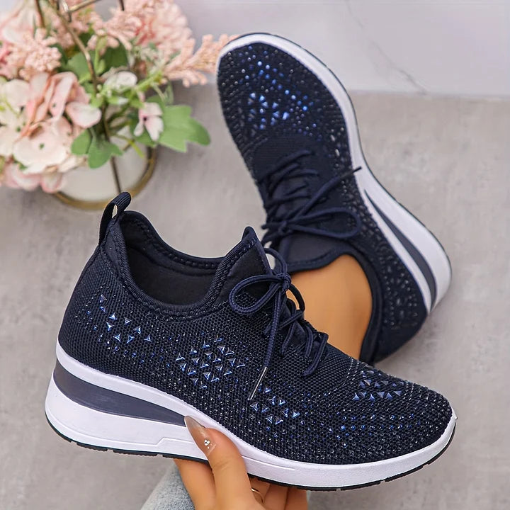 Sneakersy Damskie Sznurowane Z Geometrycznymi Wstawkami I Koturnem