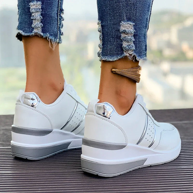 Sneakersy Damskie Sznurowane Z Perforowanymi Panelami I Grubą Podeszwą