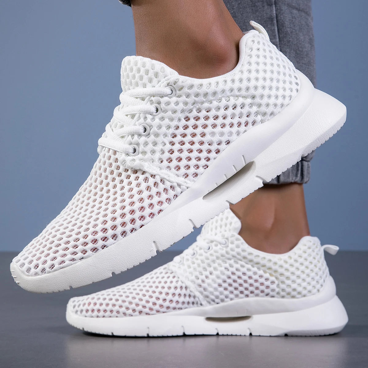 Sneakersy Damskie Sznurowane Z Siatkową Cholewką I Pętelką Z Tyłu