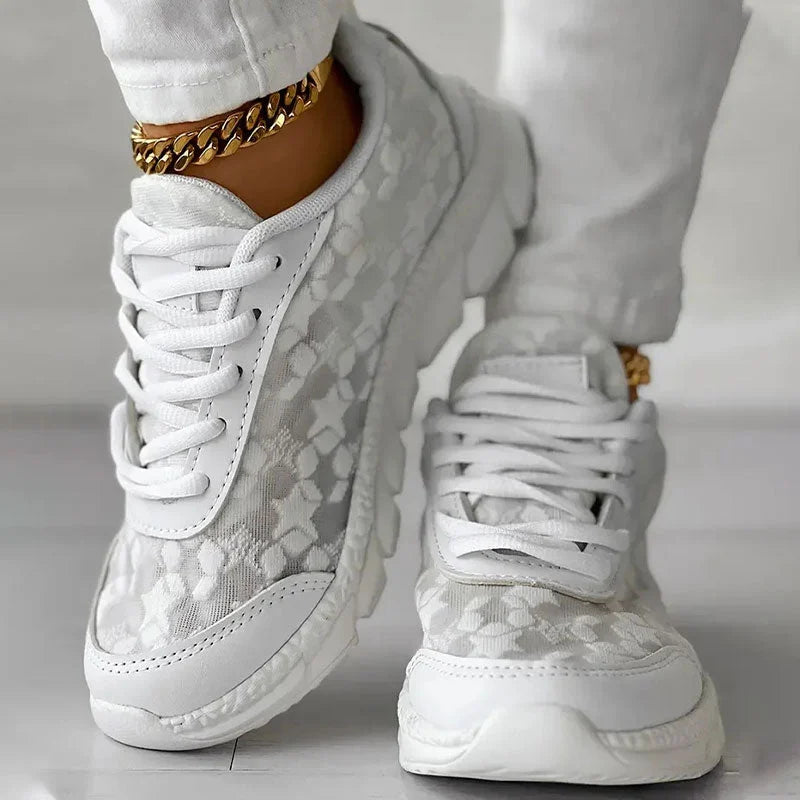 Sneakersy Damskie Sznurowane Z Wzorem W Gwiazdy I Grubą Podeszwą