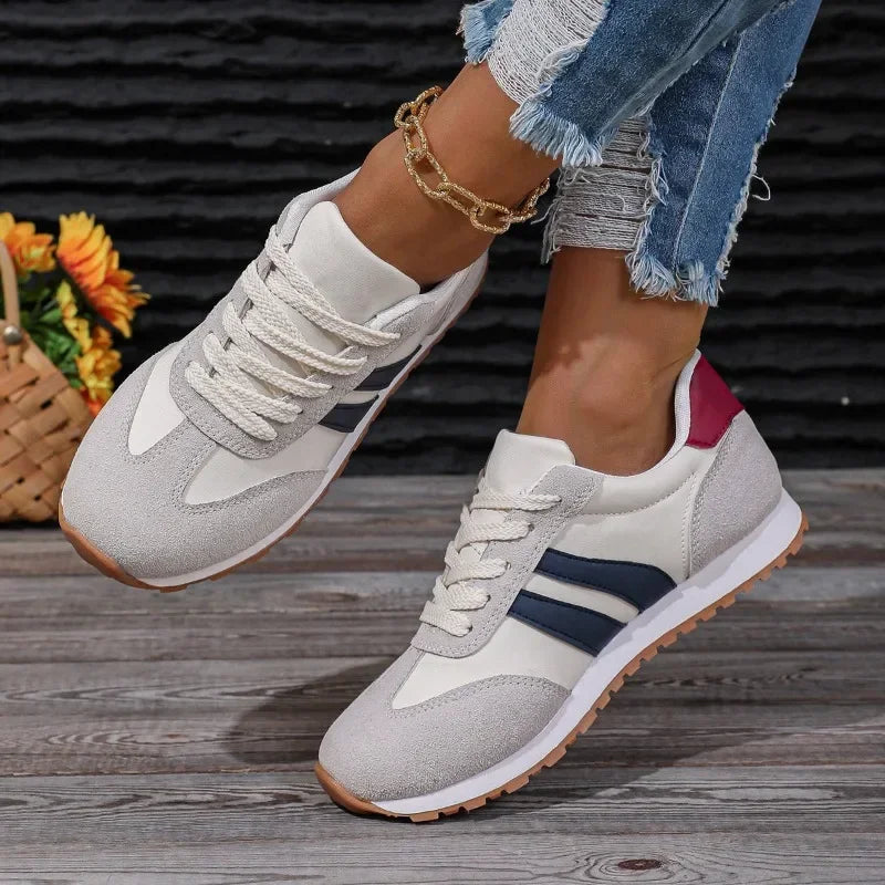 Sneakersy Damskie Sznurowane Z Zaokrąglonym Noskiem I Paskami Po Bokach