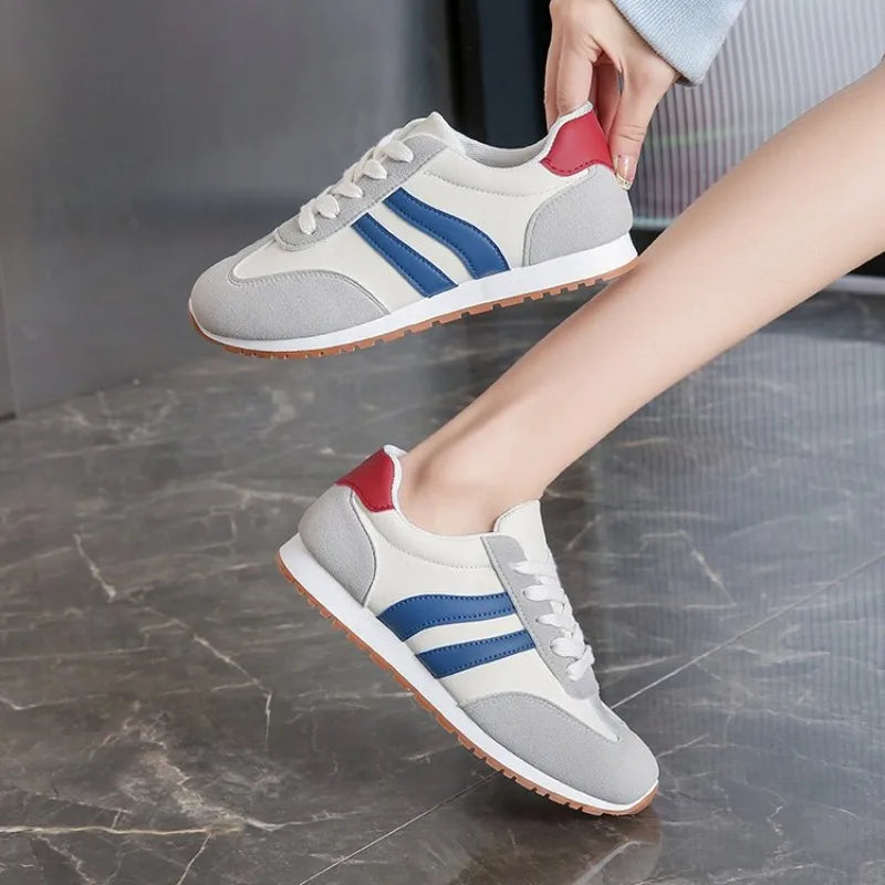 Sneakersy Damskie Sznurowane Z Zaokrąglonym Noskiem I Paskami Po Bokach