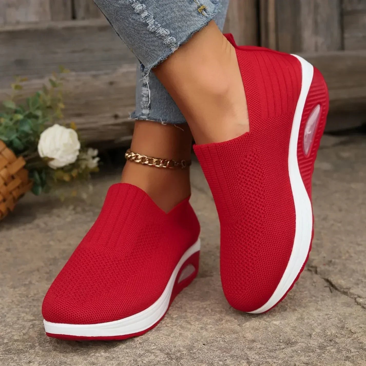 Sneakersy Damskie Wsuwane Z Okrągłym Noskiem I Pętelką Z Tyłu