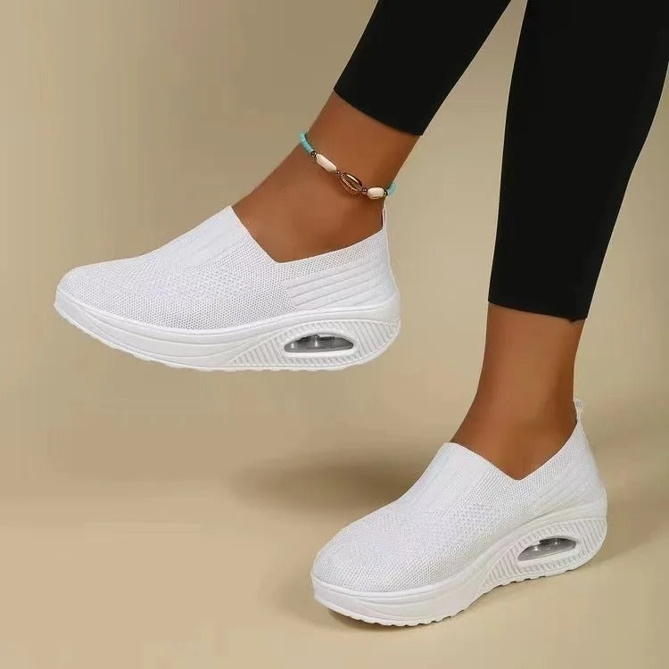 Sneakersy Damskie Wsuwane Z Okrągłym Noskiem I Pętelką Z Tyłu