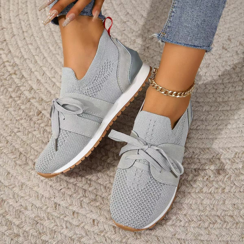 Sneakersy Damskie Wsuwane Z Zabudowanym Zapiętkiem I Pętelką Z Tyłu