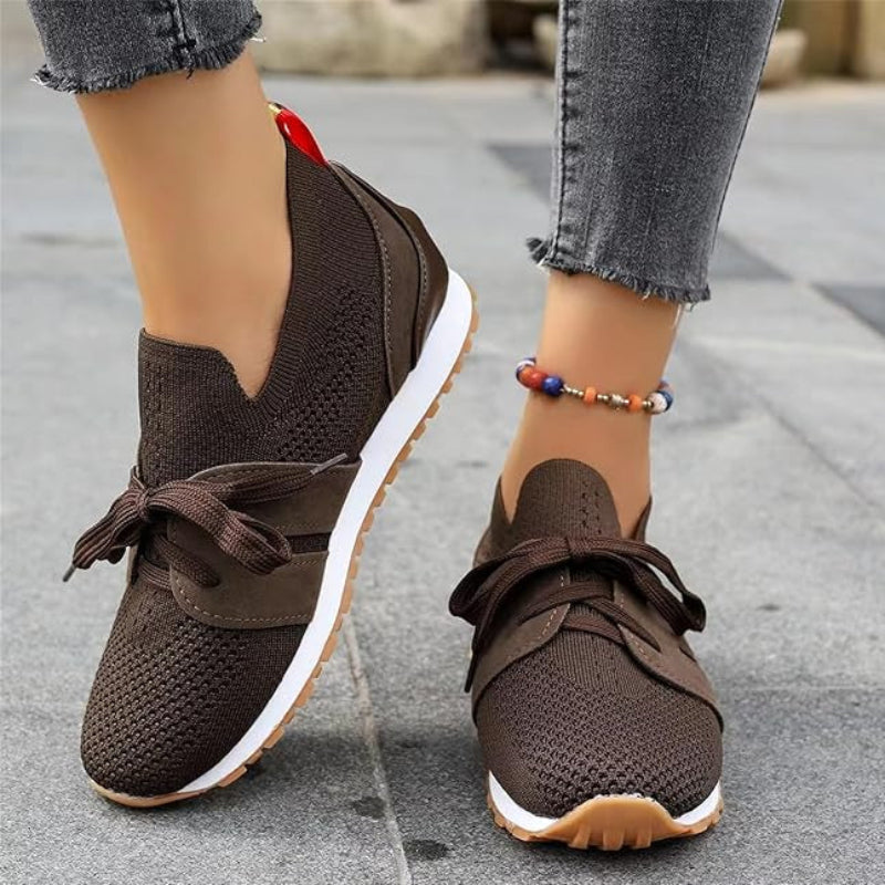 Sneakersy Damskie Wsuwane Z Zabudowanym Zapiętkiem I Pętelką Z Tyłu