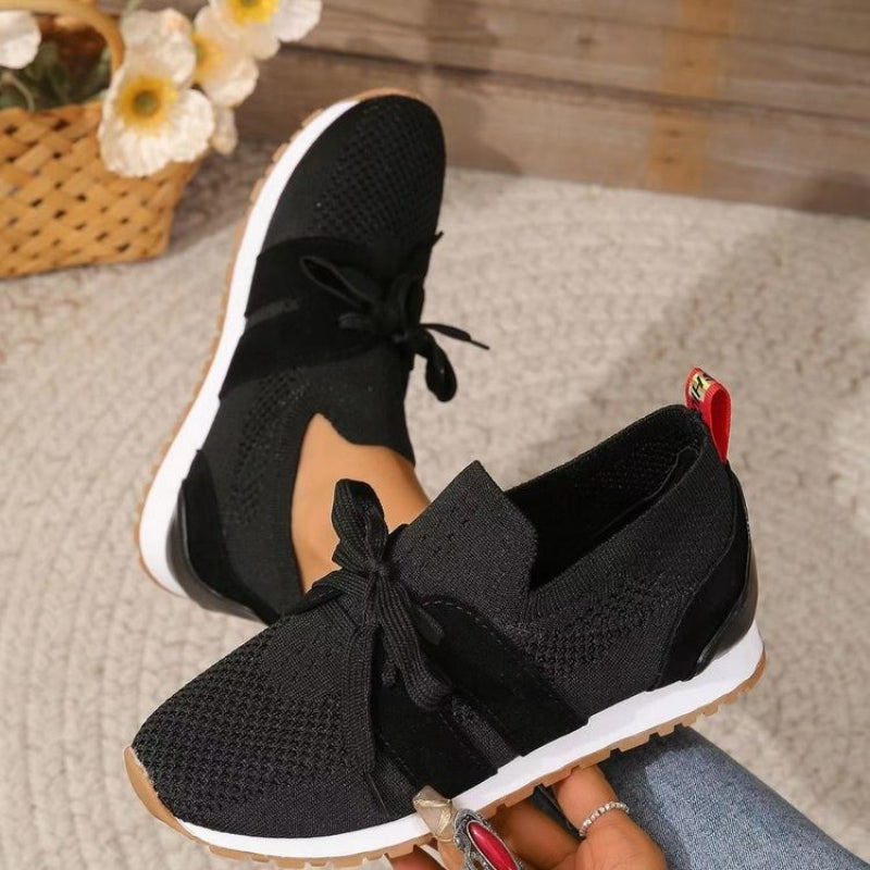 Sneakersy Damskie Wsuwane Z Zabudowanym Zapiętkiem I Pętelką Z Tyłu