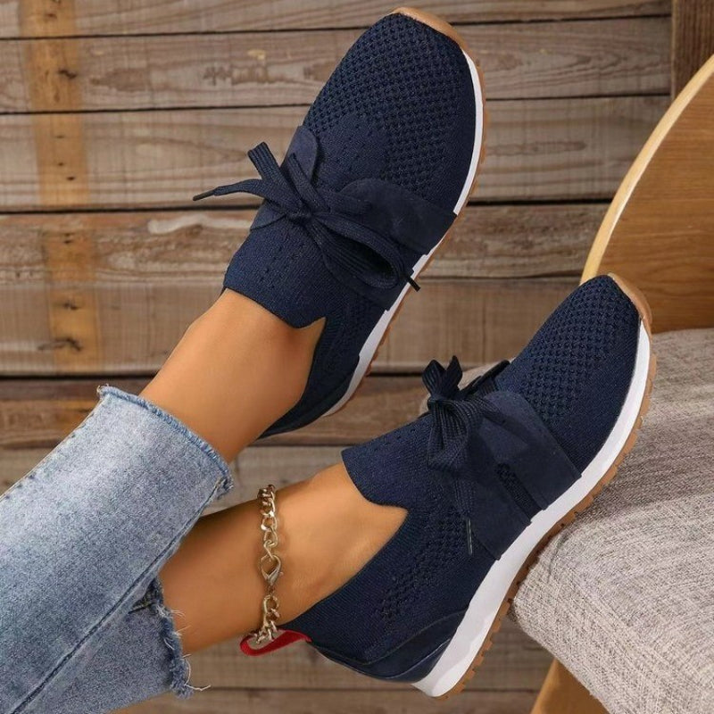 Sneakersy Damskie Wsuwane Z Zabudowanym Zapiętkiem I Pętelką Z Tyłu