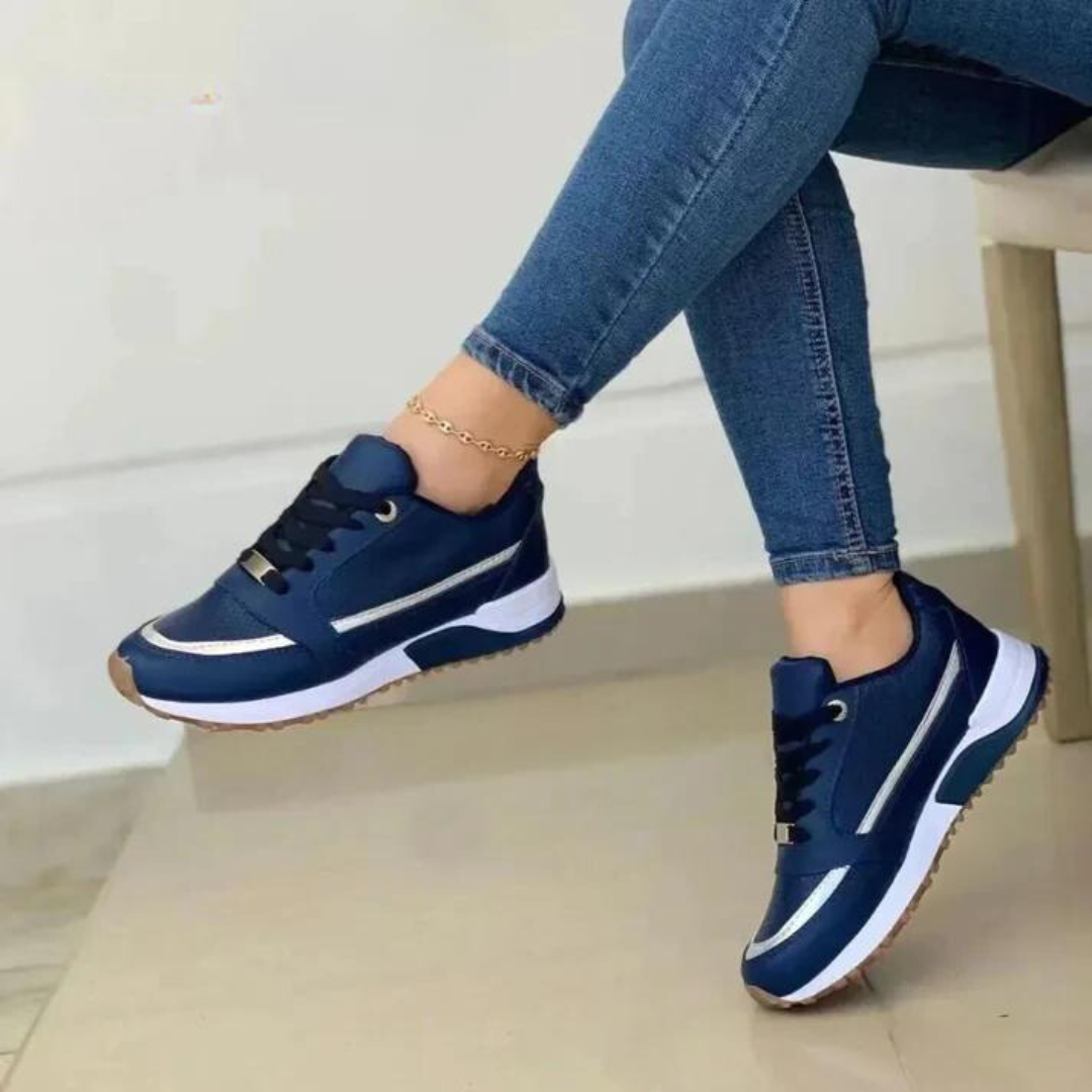 Sneakersy Damskie Z Perforowanymi Panelami I Koturnem