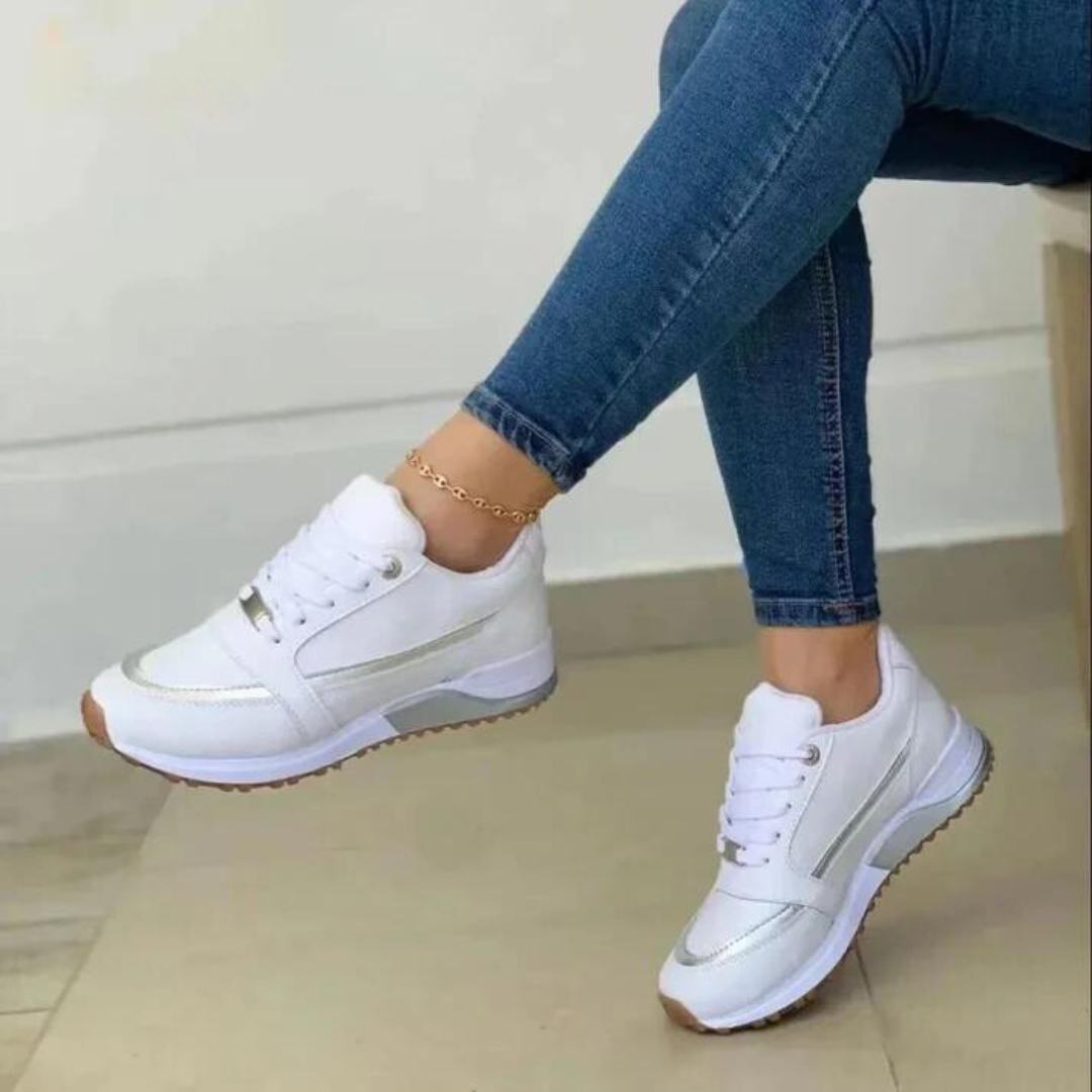 Sneakersy Damskie Z Perforowanymi Panelami I Koturnem