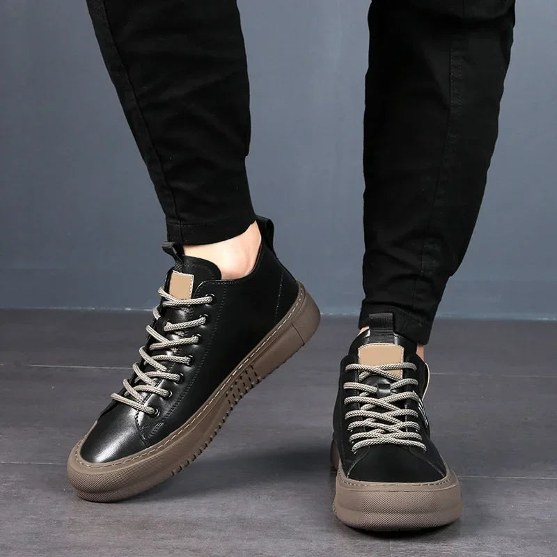 Sneakersy Męskie Sznurowane Z Naszywką Po Boku I Grubszą Podeszwą