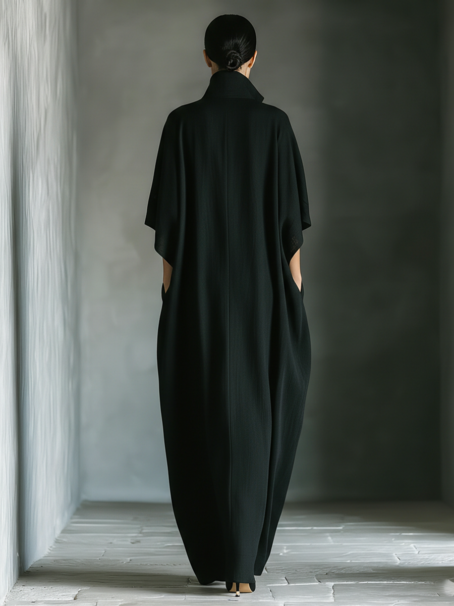 Widok z tyłu – stójka, rękawy kimono i kieszenie boczne