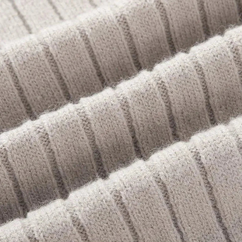 Sweter Męski Z Wysokim Kołnierzem I Półzamkiem W Prążki