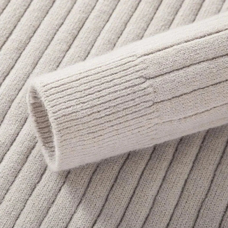Sweter Męski Z Wysokim Kołnierzem I Półzamkiem W Prążki