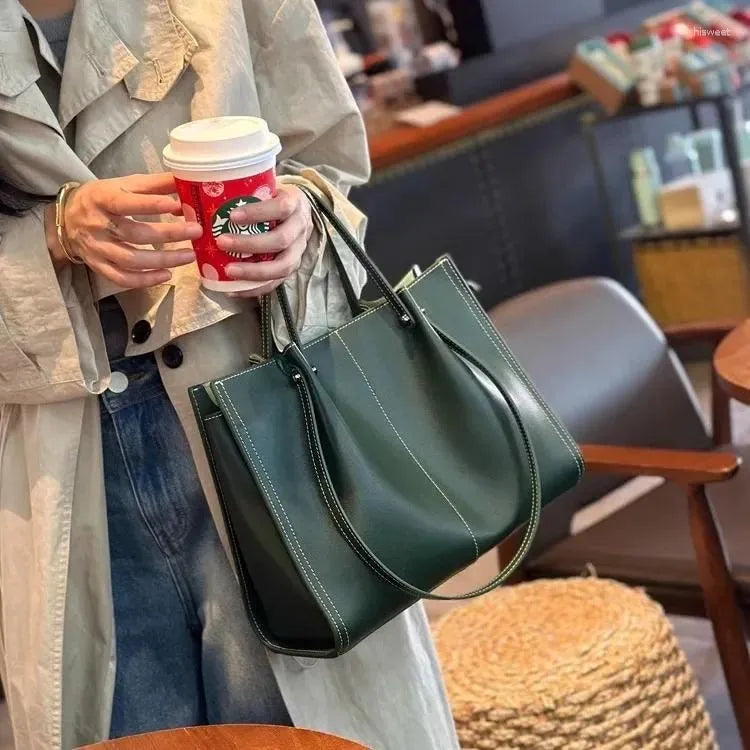 Torebka Damska z Podwójnymi Uchwytami i Kontrastowym Przeszyciem