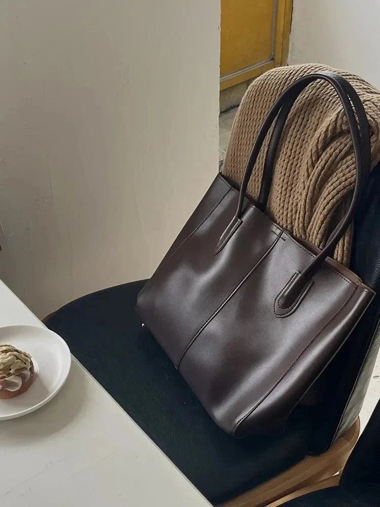 Torebka Damska z Podwójnymi Uchwytami i Stopkami na Spodzie